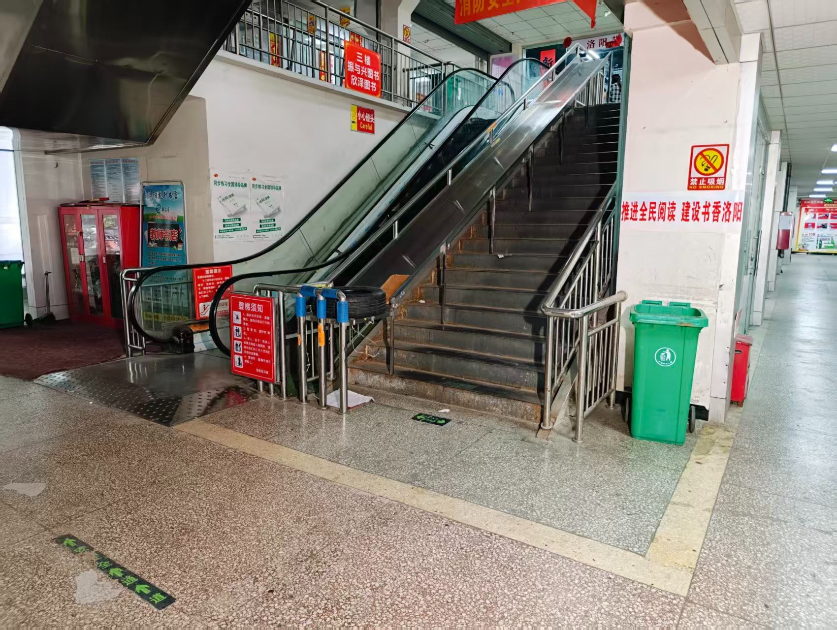 古城快速路春都路副食文化园现面向社会招商，写字楼、商铺多种面积灵活出租，欢迎企业办公、商贸经营、电商直播、仓储展示、创业开店等项目入驻。