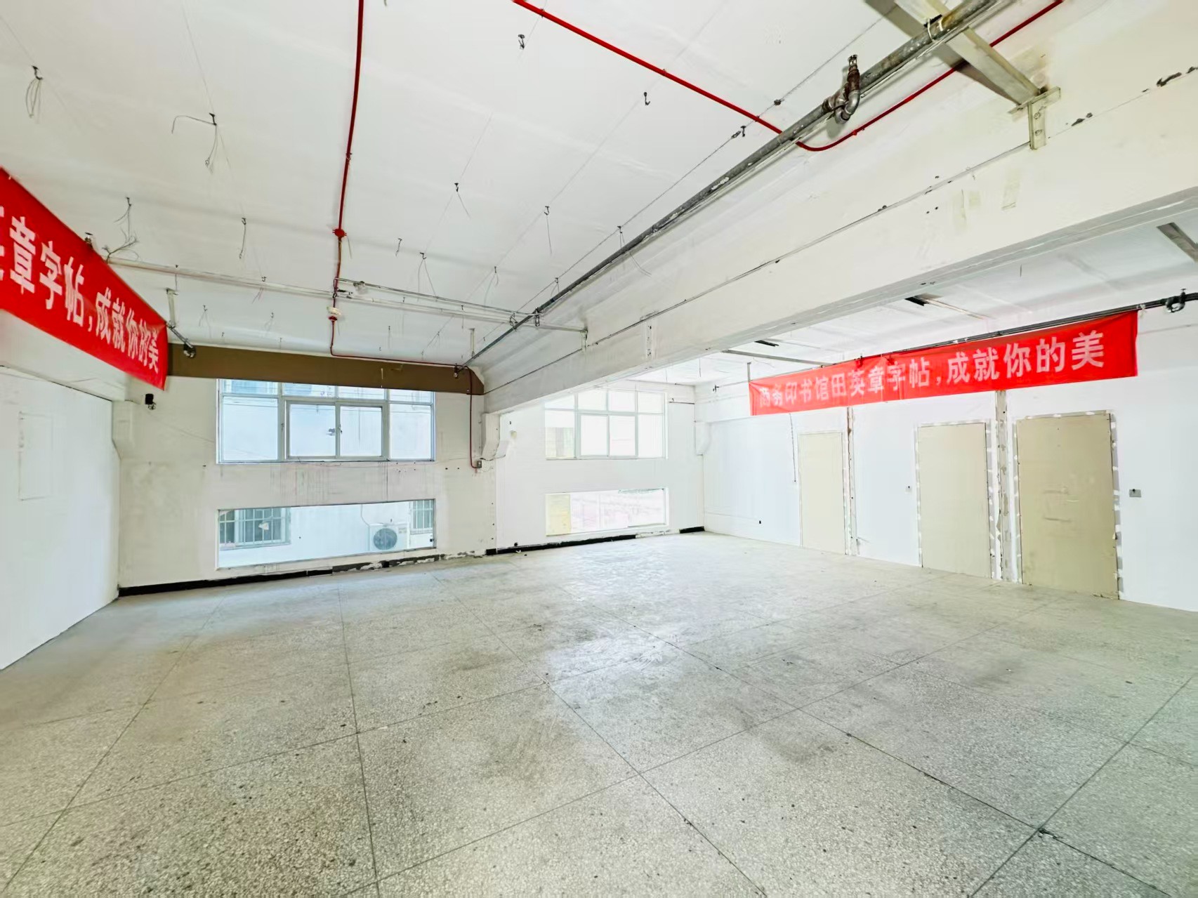 古城快速路重点吸引人工智能应用、数字经济、电商直播、智能制造服务、软件开发、科技创新企业及创业团队入驻